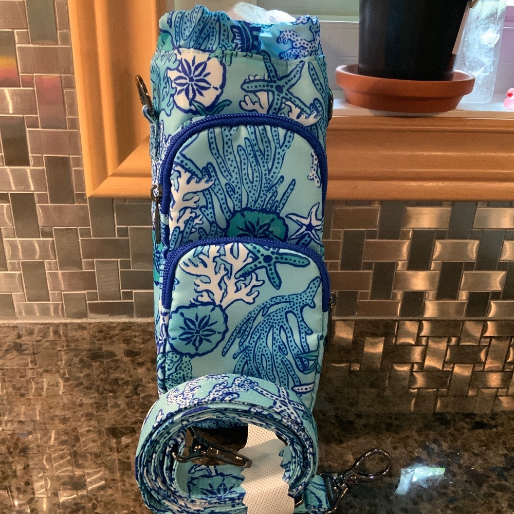 LUG ORIGINAL HUGGIE SEALIFE. NWOT